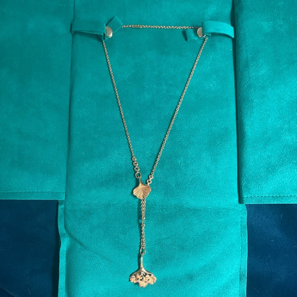 Carrera y Carrera lariat Ginkgo necklace. 18k gold with .5 karats of diamonds